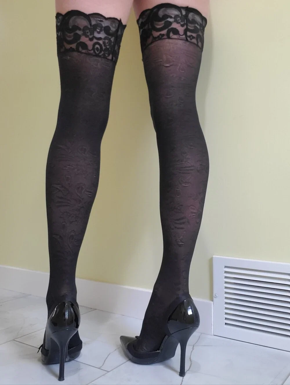 B.Tempted Wacoal 32DDD Ciao Bella Garter Set